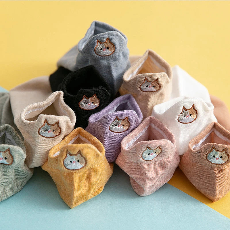 🧦"Sneaker Kitties" - This cuteness will blow your SOCKS off!☀️ - 4 pairs of sneaker socks with kitty embroidery😽