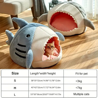 🦈"Paws in Jaws" - ¡Oh, no, Kitty está siendo devorada por un tiburón! 🙀