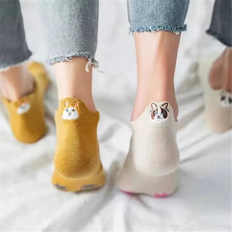 🧦"Sneaker Kitties" - This cuteness will blow your SOCKS off!☀️ - 4 pairs of sneaker socks with kitty embroidery😽