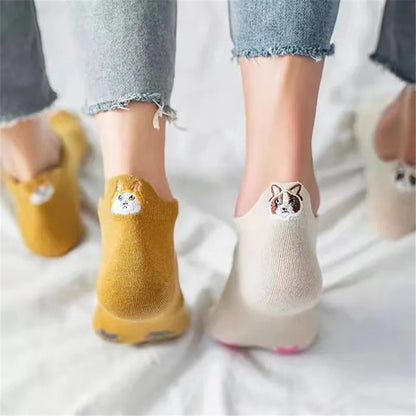🧦"Sneaker Kitties" - This cuteness will blow your SOCKS off!☀️ - 4 pairs of sneaker socks with kitty embroidery😽
