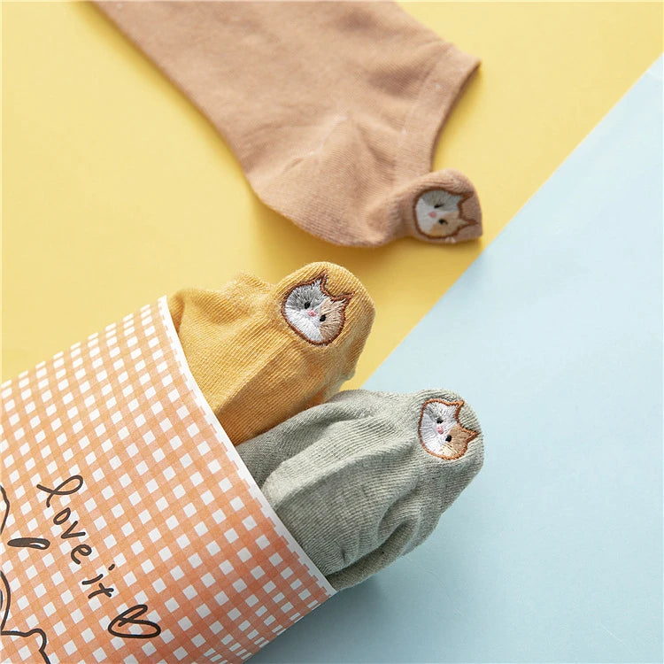 🧦"Sneaker Kitties" - This cuteness will blow your SOCKS off!☀️ - 4 pairs of sneaker socks with kitty embroidery😽